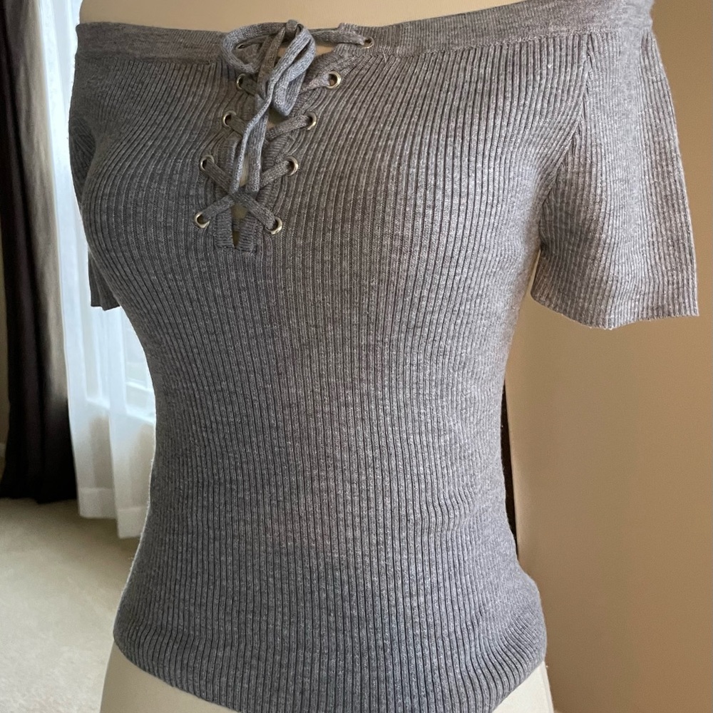 L.A Hearts gray crop off shoulder top. Size S